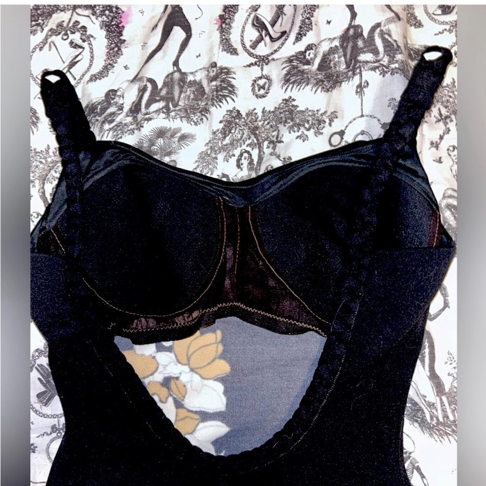 Vintage 60s Rose Marie Reid Black
Ribbed Nylon Swimsuit w/ Polynesian Floral. - Picture 8 of 11